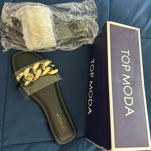 Moda Shoes - Moda • Elegant Black and Gold Chain Slides • 7 •